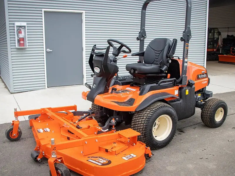 Kubota F2690 4WD TRACTOR W/ FOLDABLE ROPS